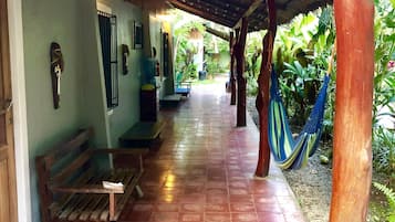 Familienzimmer, Mehrere Betten, Nichtraucher | Terrasse/Patio