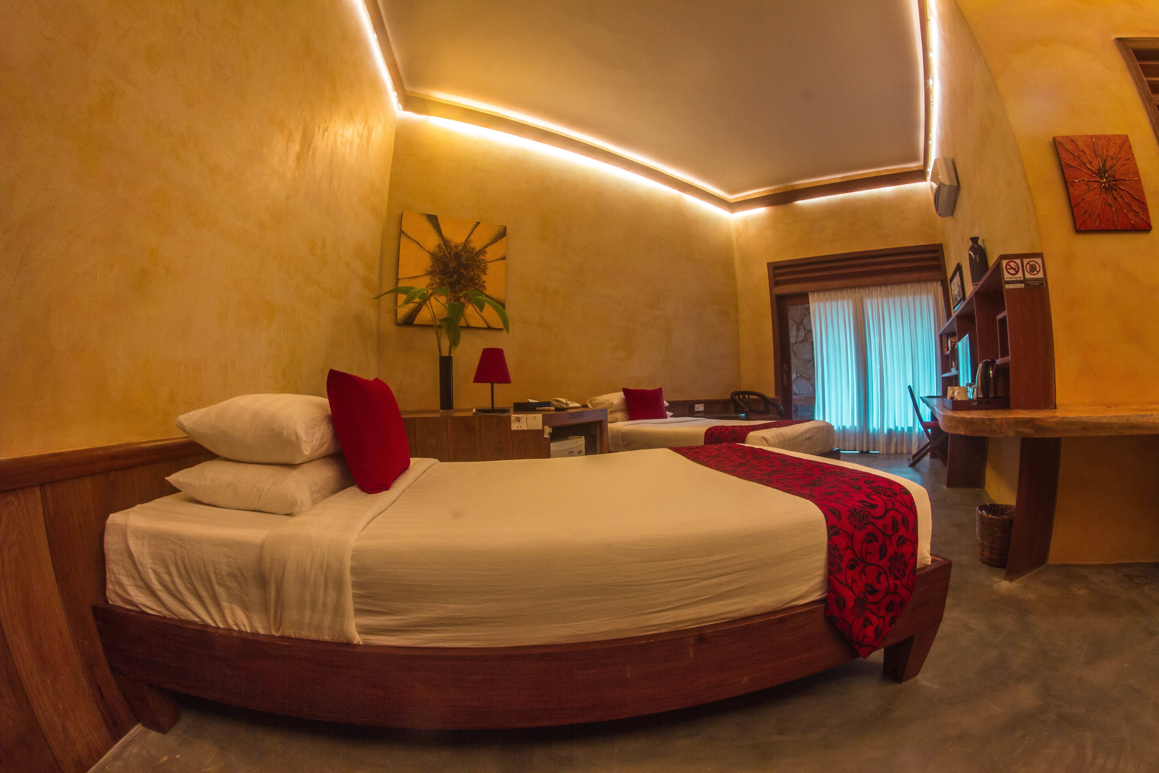 Deluxe-Zweibettzimmer, Balkon, Gartenblick (Cliff Residence) | Minibar, Zimmersafe, individuell dekoriert, individuell eingerichtet