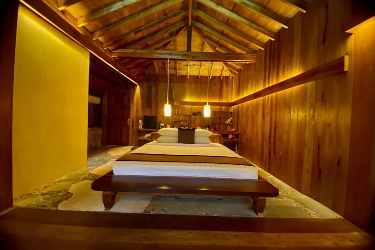 bungalow suite deluxe | 1 bedroom, minibar, in-room safe, individually decorated