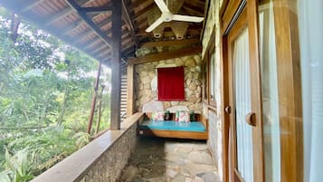 Phòng 2 giường đơn Deluxe, ban công, quang cảnh vườn (Cliff Residence) | 1 phòng ngủ, minibar, két bảo mật tại phòng, trang trí khác biệt