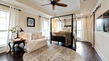 Suite de lujo, 1 cama de matrimonio, no fumadores, balcón (The Crosby) | Ropa de cama de alta calidad y colchones con acolchado adicional