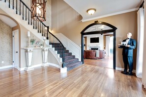 Interior entrance - The Plantation House Boutique Inn (Pflugerville)