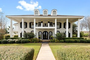 Property entrance - The Plantation House Boutique Inn (Pflugerville)