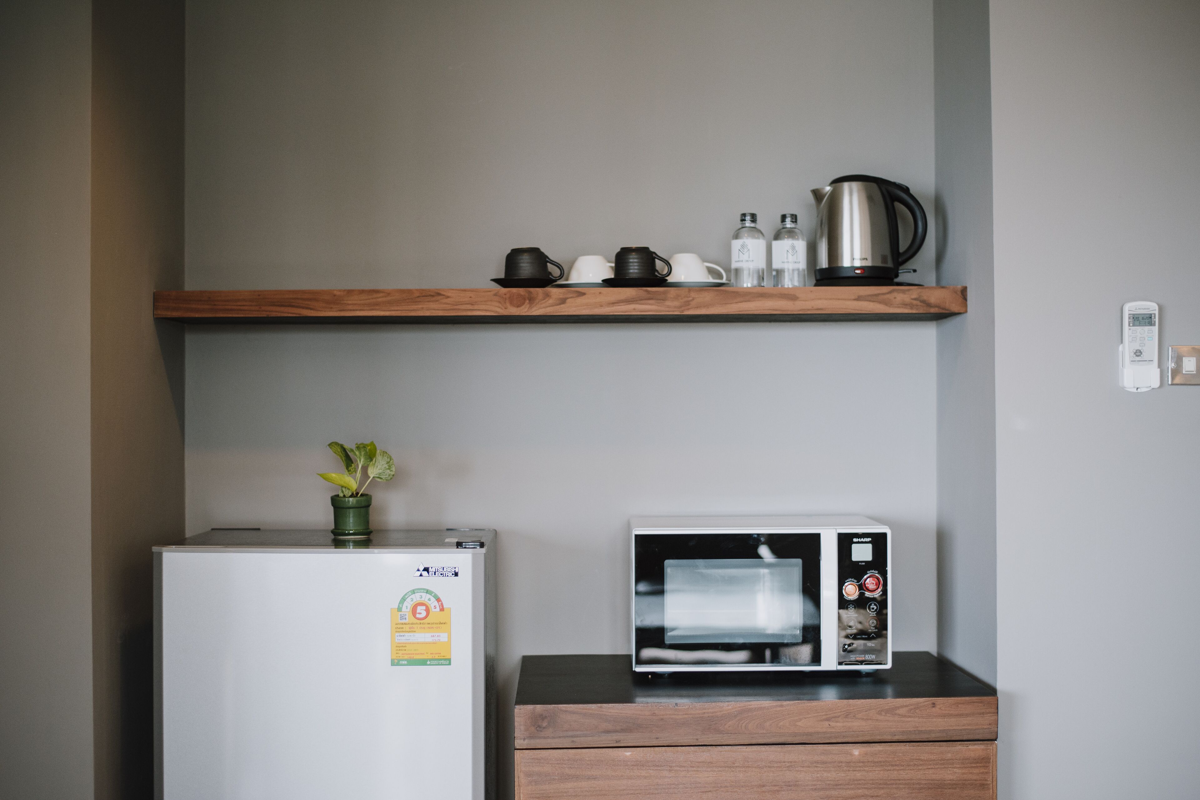 Marine Suite | Private kitchenette | Fridge, electric kettle