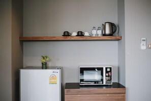 Marine Suite | Private kitchenette | Fridge, electric kettle - Marine Plaza Hotel Pattaya (Pattaya)