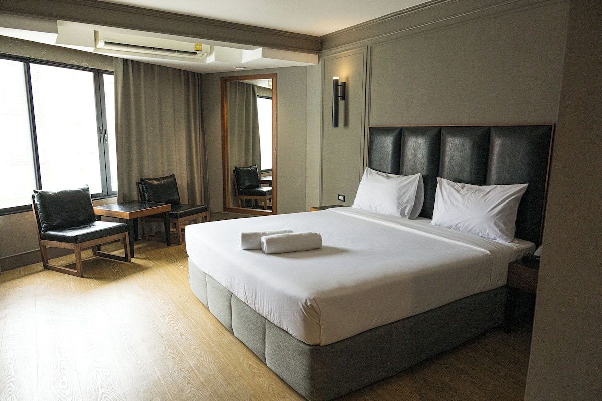 In-room safe, desk, laptop workspace, blackout curtains