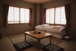 Japanese Style Quadruple Room | Free WiFi, bed sheets - Chalet Burlap Furanui (Furano)