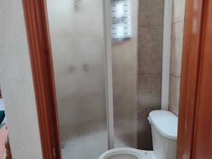 Standard Room | Bathroom