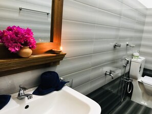 Superior Double Room | Bathroom