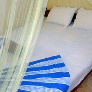 Chambre Confort Double ou avec lits jumeaux, vue jardin | Wi-Fi gratuit