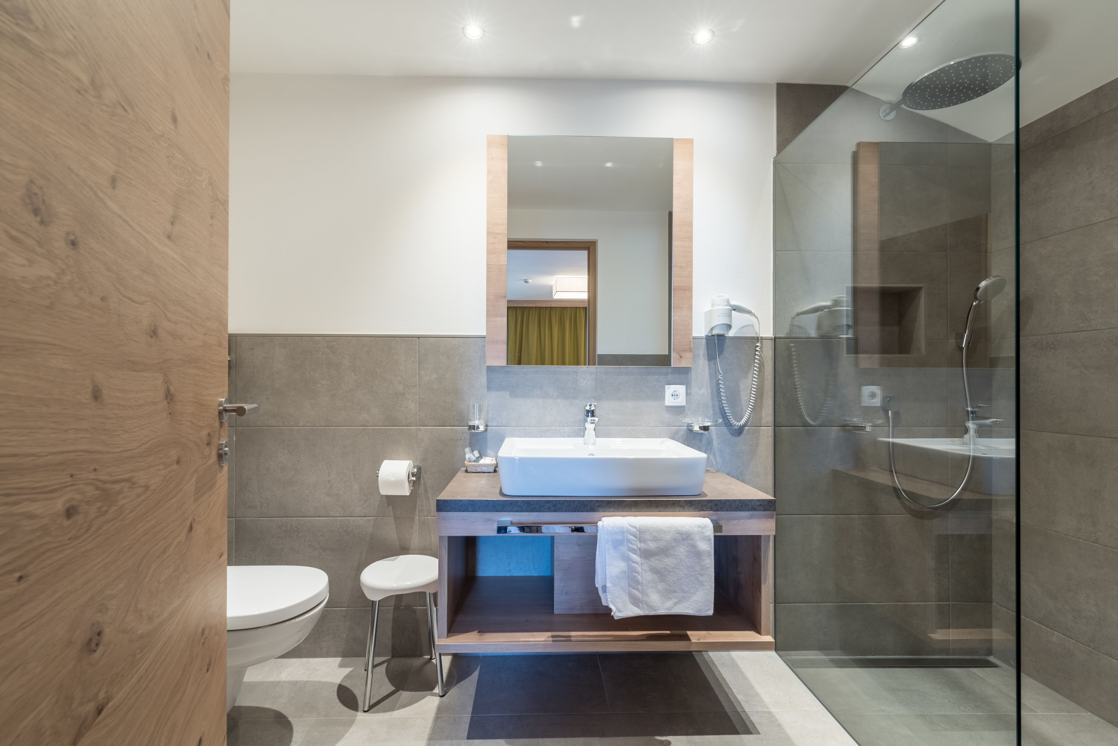 apartment, 2 bedrooms, 2 bathrooms, mountain view | bathroom | shower, free toiletries, hair dryer, bidet