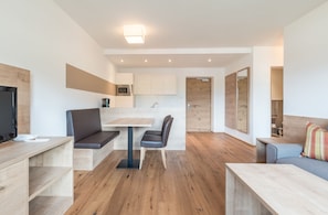 Appartement, 1 slaapkamer | Dineren op de kamer