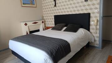 Habitación estándar doble | Decoración individual, mobiliario individual, escritorio y wifi gratis