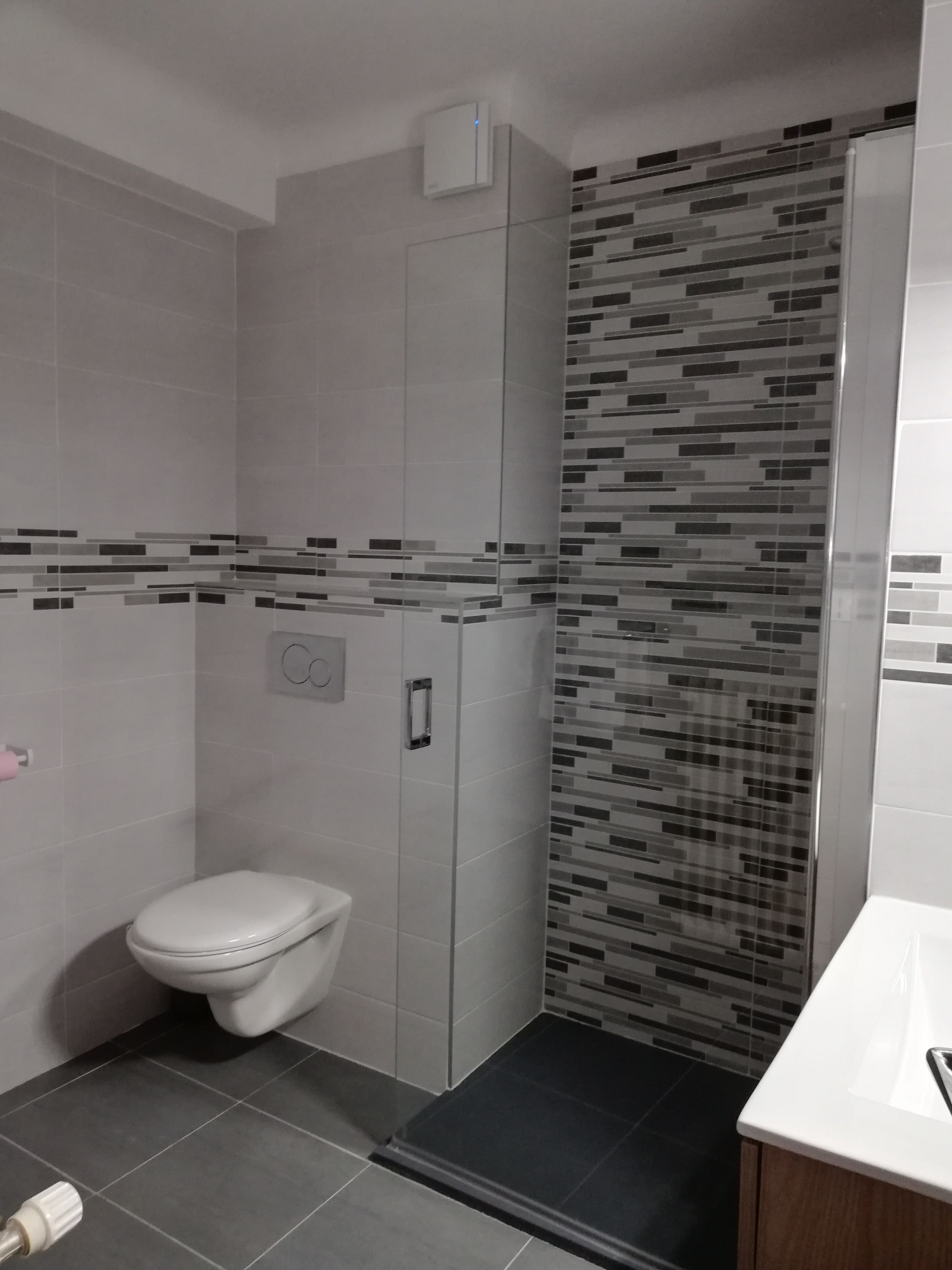 comfort double room | bathroom | free toiletries, hair dryer, towels