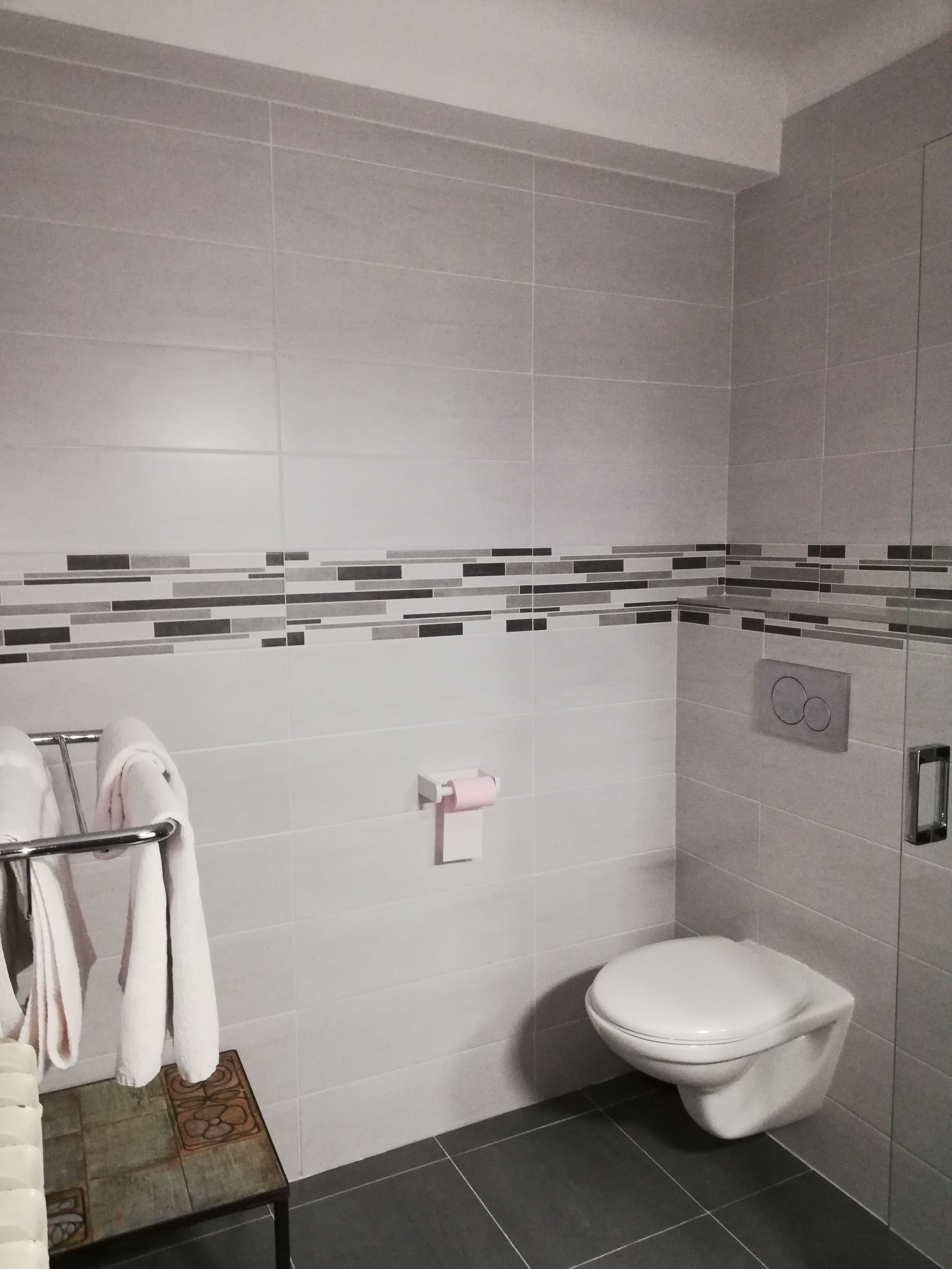 comfort double room | bathroom | free toiletries, hair dryer, towels