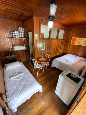 Quarto casal exclusivo | Frigobar, cortinas blackout, camas extras/dobráveis (sobretaxa)