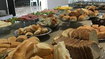 Free daily buffet breakfast