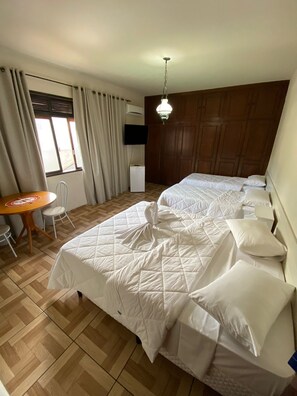 Exclusive Quadruple Room, Multiple Beds | Minibar, blackout curtains, rollaway beds, free WiFi - Hotel Montanus (Nova Friburgo)