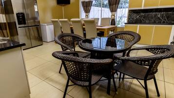 Standard Double Room, 1 Queen Bed | Shared kitchen | Fridge, microwave, oven, stovetop