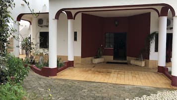 Entrada al alojamiento