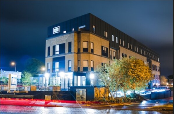 Front of property - evening/night - Swuite Galway (Galway)