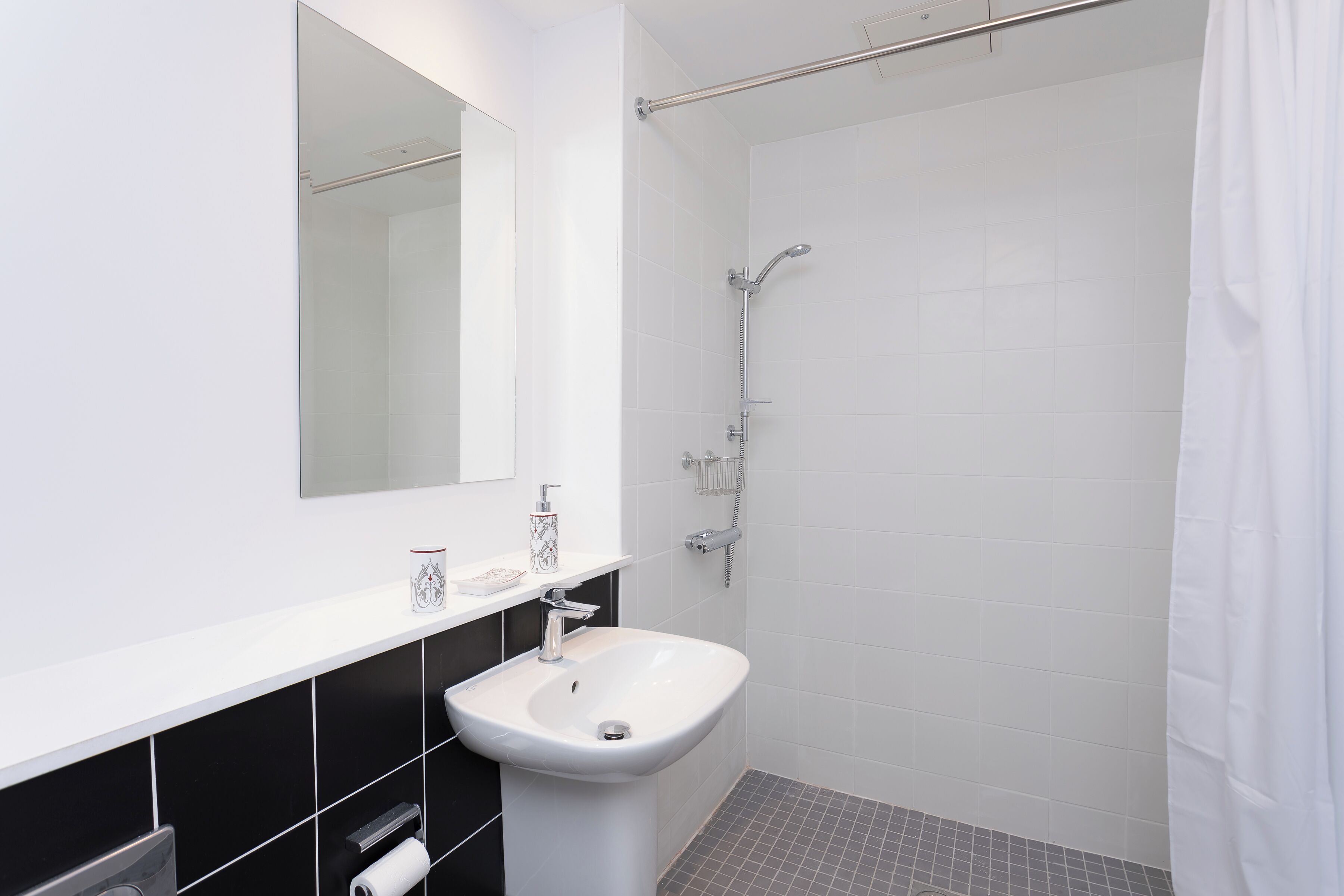 Twin Room | Bathroom