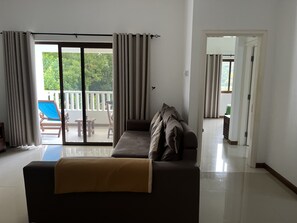 Flat-screen TV - Kanasuk Selfcatering Apartments (Mahé Island)
