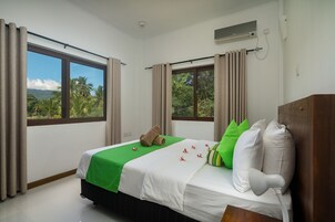 Roupas de cama premium, cortinas blackout, quartos à prova de som