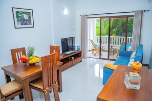 Flat-screen TV - Kanasuk Selfcatering Apartments (Mahé Island)