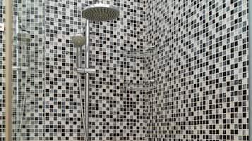 Shower, free toiletries, towels
