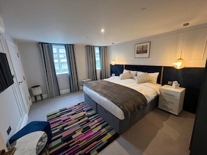 Luxury Double Room - Three Falcons Hotel (London)