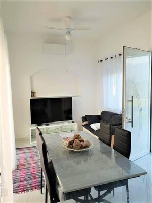 Villa, Sea View | In-room dining
