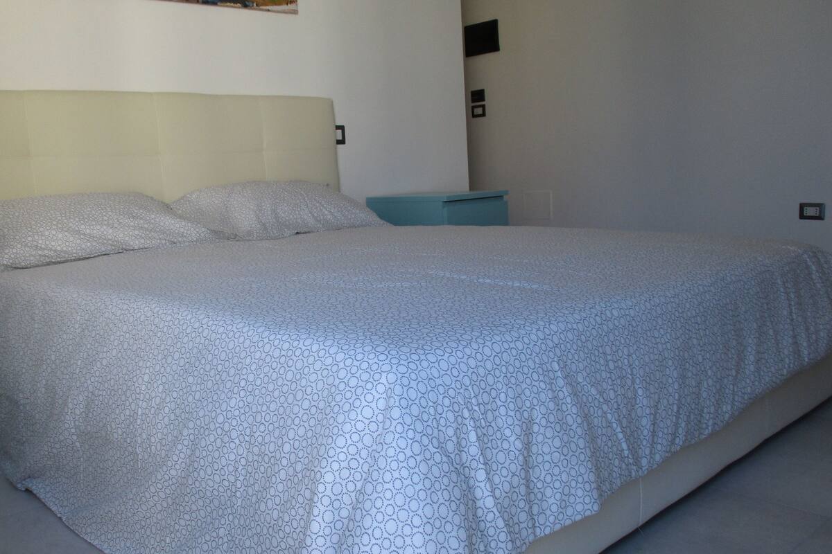 Deluxe Double Room | Desk, free WiFi, bed sheets