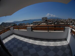 In-room safe, free WiFi, bed sheets