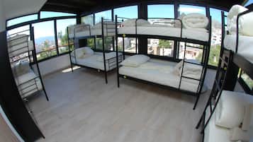 Caja de seguridad en la habitación, wifi gratis y ropa de cama