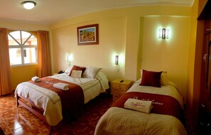 Individually decorated, individually furnished, desk, soundproofing - Hotel Morales (Huaraz)