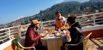 Desayuno continental gratuito y diario