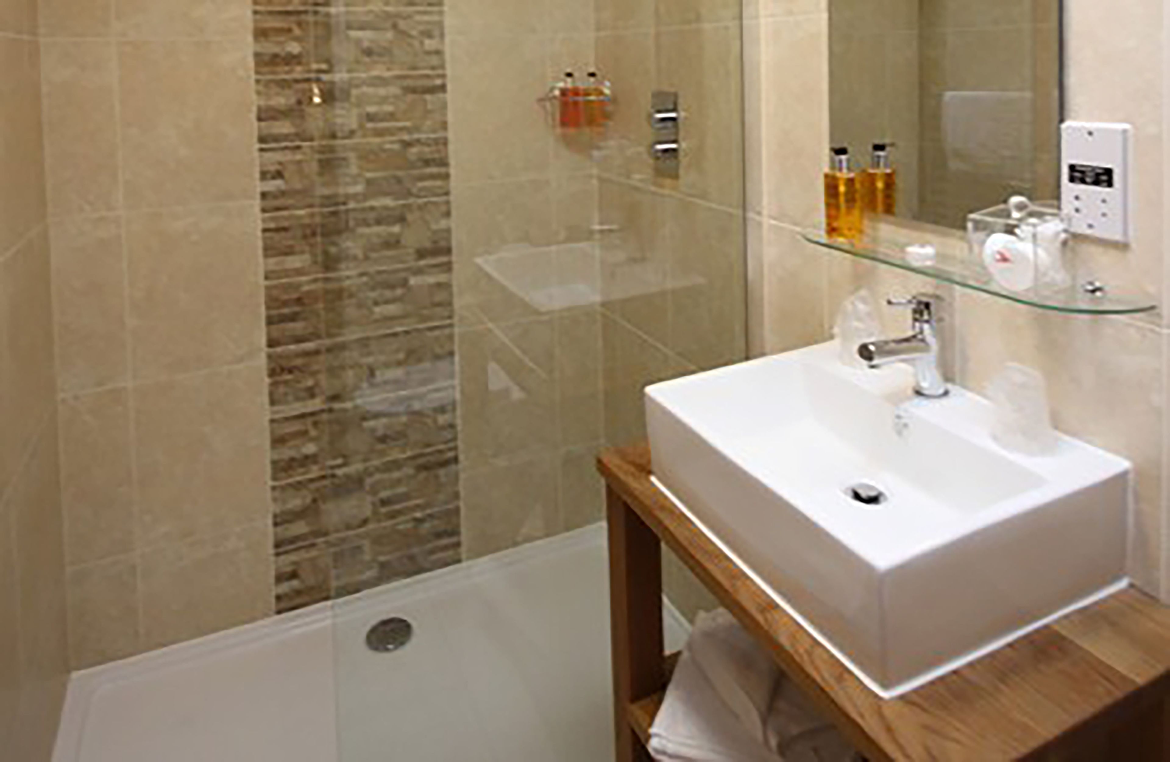 classic double room, 1 double bed, non smoking | bathroom | free toiletries, hair dryer, bathrobes, towels