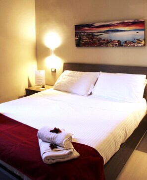 Standard Double Room | Hypo-allergenic bedding, down comforters, minibar, desk - Relais Borbonico (Naples)