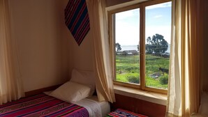 Triple Room | Courtyard view - Luquina homestay (Chucuito)