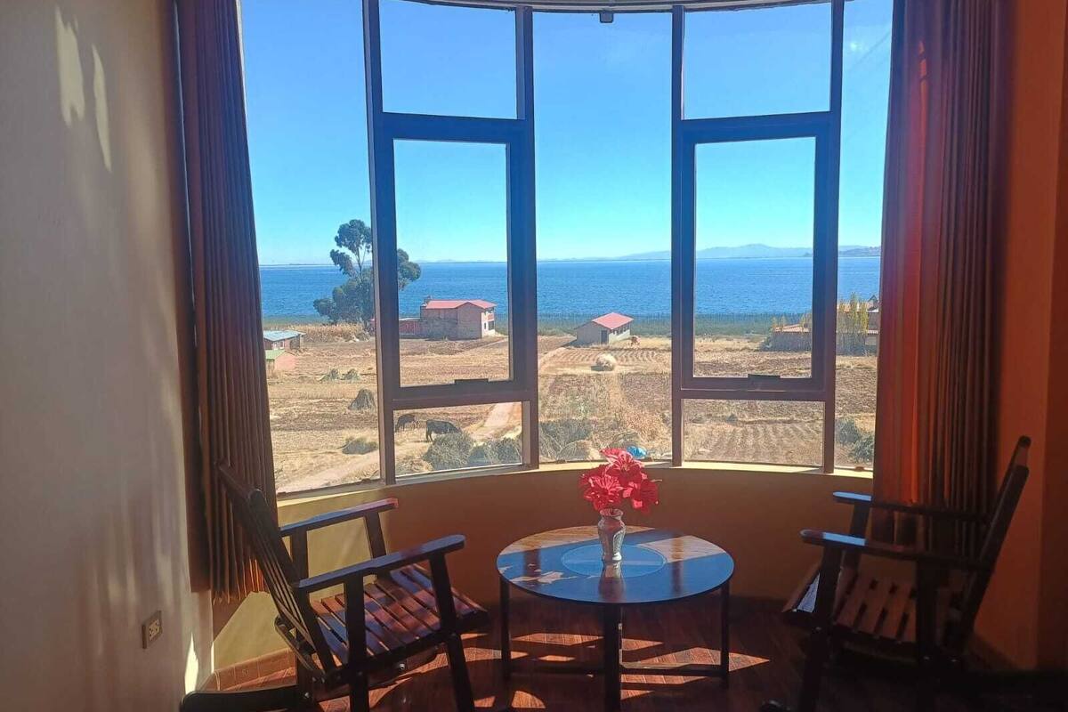 Honeymoon Room, Lake View | WiFi (free), bed sheets