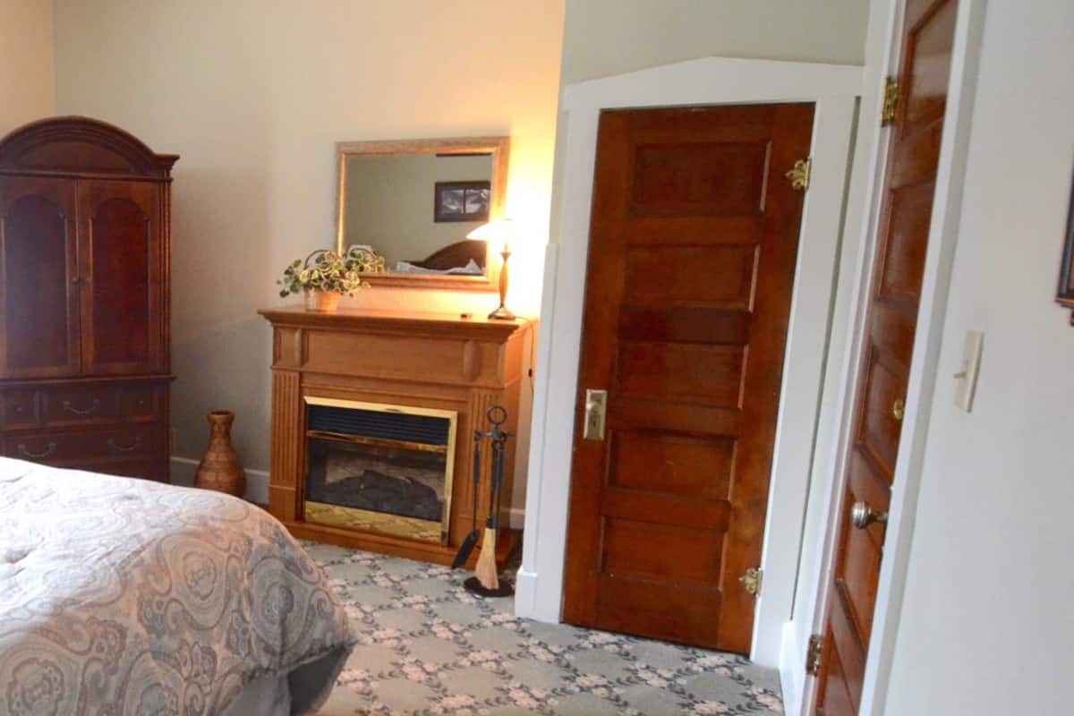 Blackout drapes, iron/ironing board, free WiFi, bed sheets