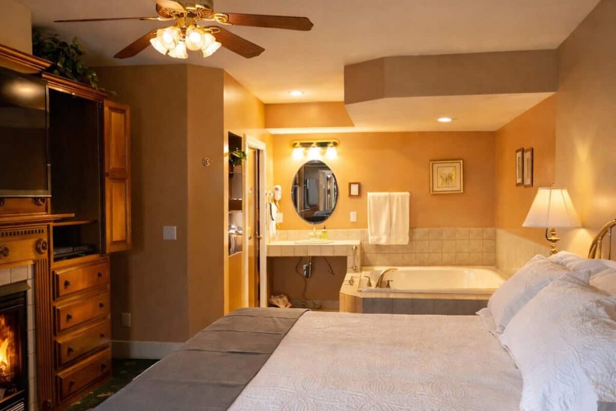 Kamar Deluks, 1 Tempat Tidur King, Bebas Asap Rokok | Tirai kedap cahaya, setrika/meja setrika, Wi-Fi gratis, dan seprai linen