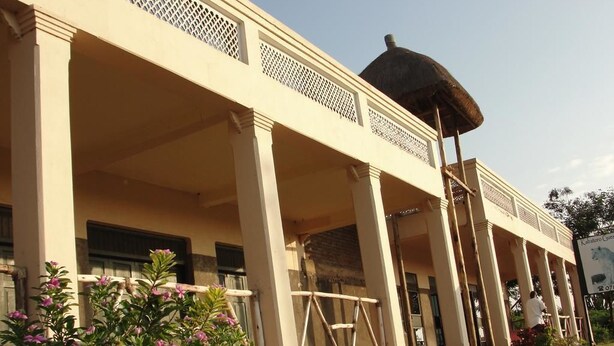 Front of property - Kabatoro Guest House - Hostel (Kasese)