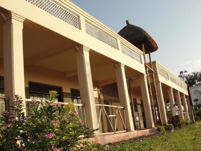 Kabatoro Guest House - Hostel