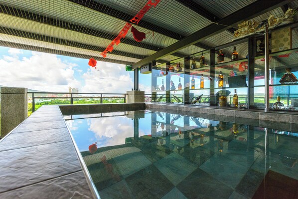 Rooftop pool - Emilia Villa (Hengchun)