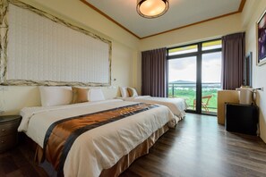 Desk, blackout curtains, soundproofing, free WiFi - Emilia Villa (Hengchun)