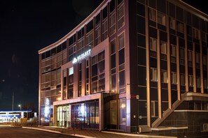 Front of property – evening/night - Velvet Hotel (Yekaterinburg)
