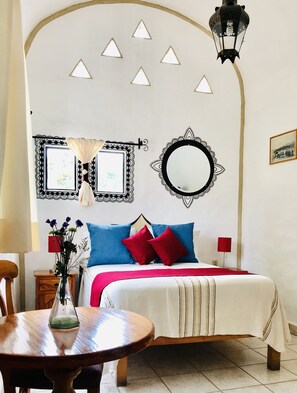 Desk, iron/ironing board, free WiFi, bed sheets - Hotel Casa Blanca Ajijic (Ajijic)