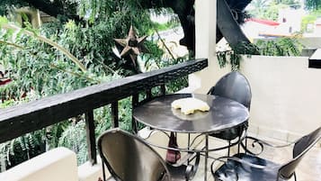Double Room, 1 King Bed, Kitchenette | Terrace/patio
